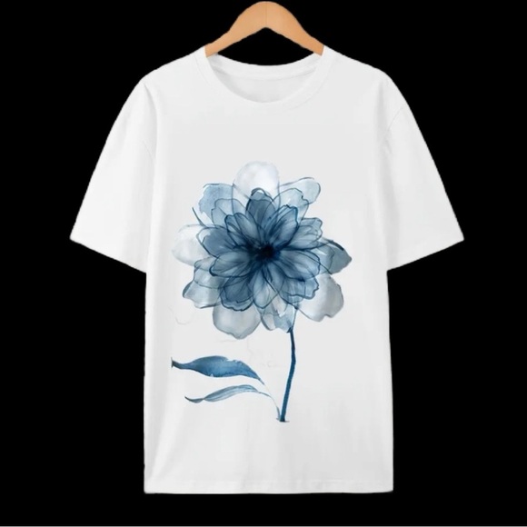 Women’s Floral Blue and White Short Sleeve T-Shirt - Size XL - NWOT - Picture 1 of 3